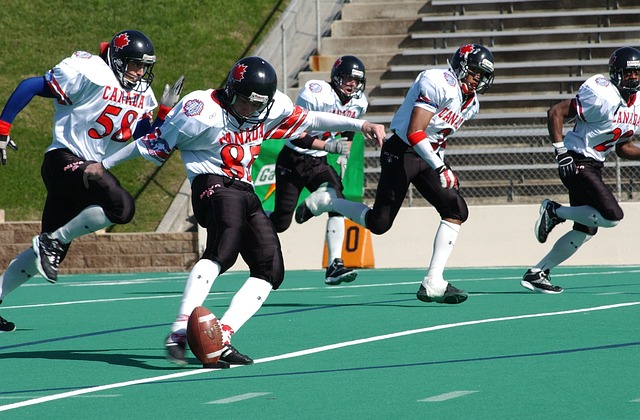 巴萨新球衣还未到货，球员只能先拍照后PS新球衣上去.